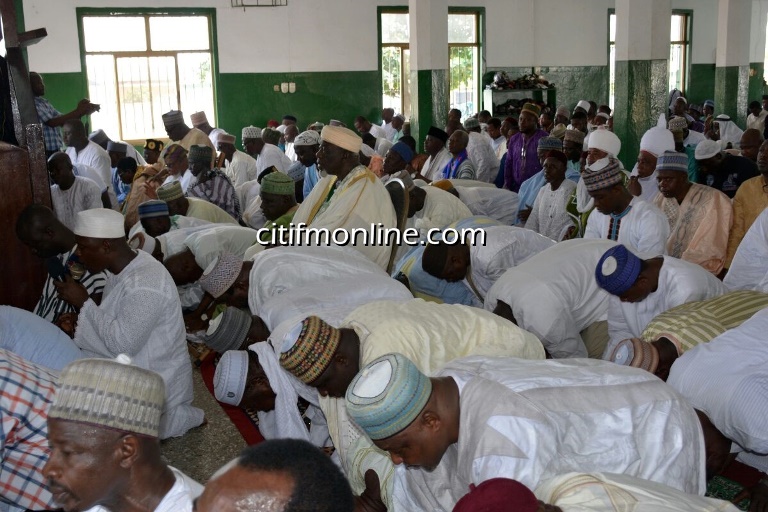 nana-addo-and-bawumia-at-mosque-4