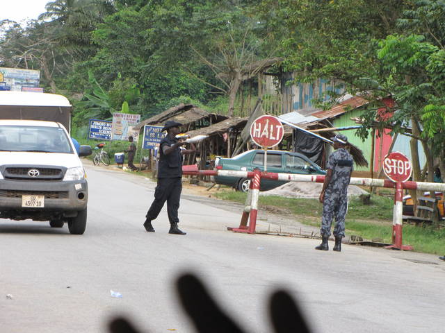 police-check-point-at-ghana-border_photo