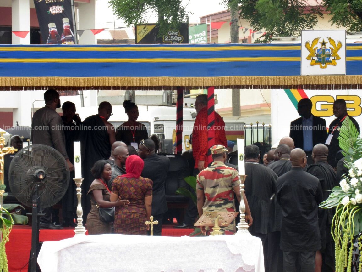 rawlings-at-asantehemaa-burial-3