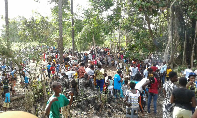 peki-celebrates-easter-picnic-at-ancient-river-bank-3