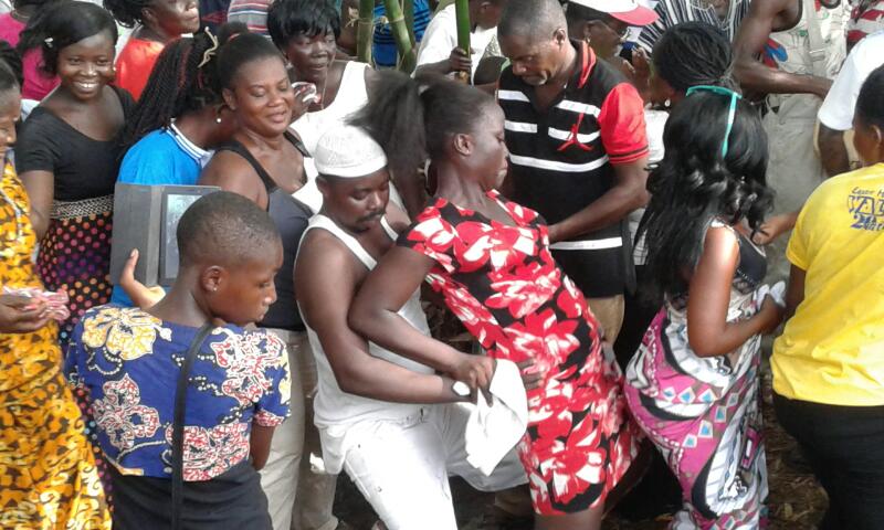 peki-celebrates-easter-picnic-at-ancient-river-bank-4