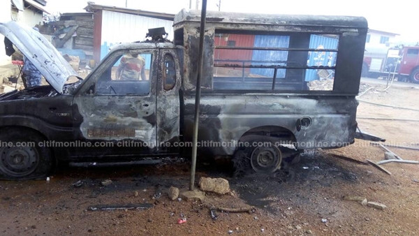 angry-somanya-residents-rampage-again-torch-police-car-3