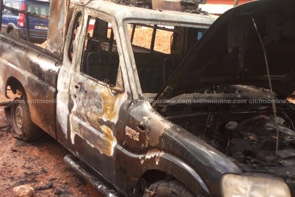 angry-somanya-residents-rampage-again-torch-police-car-5