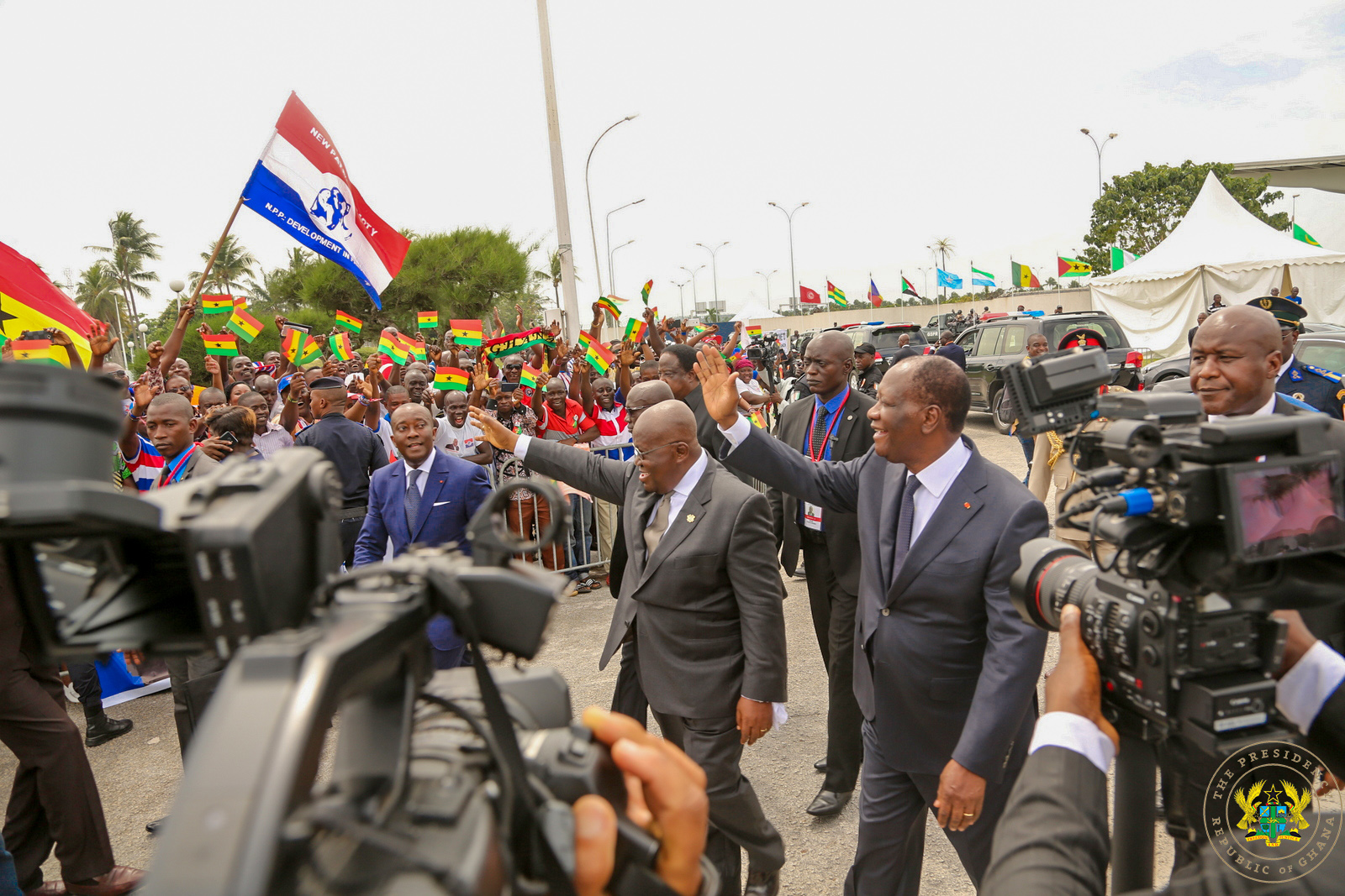 president-akufo-addo-acknowledging-the-ghanaian-community-outside-of-the-airport