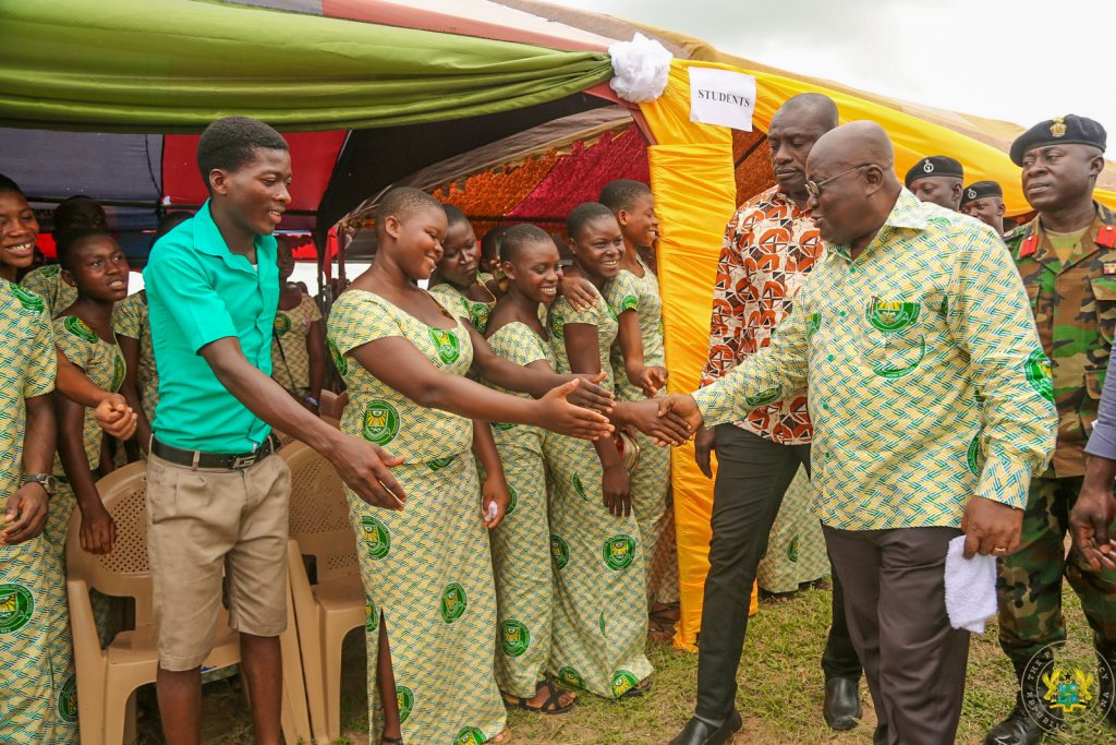 president-akufo-addo-exchanging-pleasantries-with-students-of-mafe-kumasi-sec-tech
