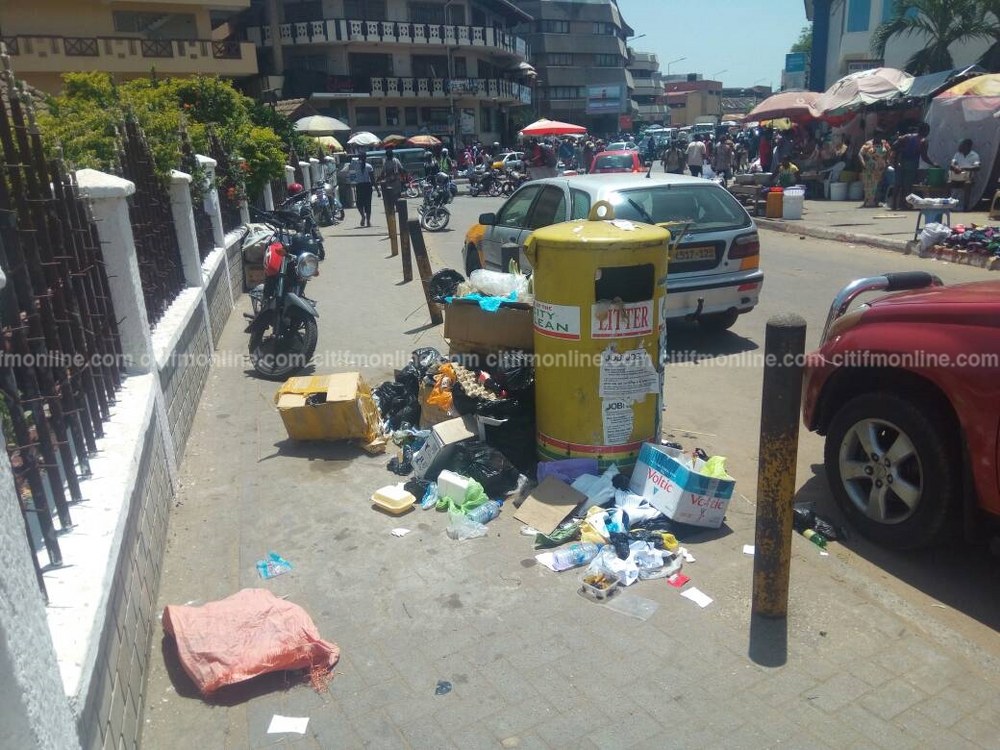 filth-and-bush-in-accra-19_1000x750