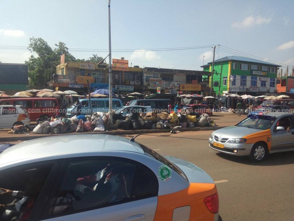 filth-and-bush-in-accra-1_1000x750