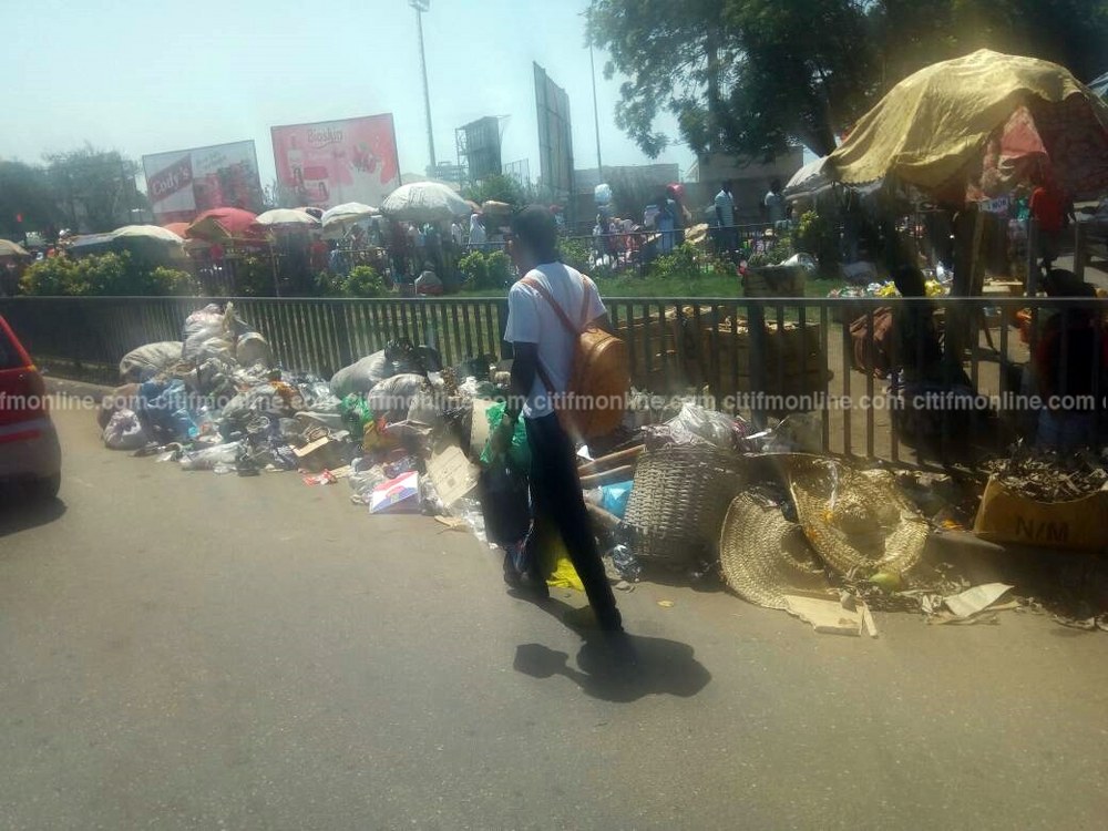 filth-and-bush-in-accra-5_1000x750