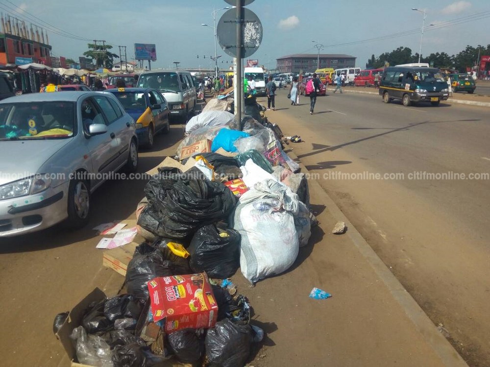 filth-and-bush-in-accra-9_1000x750