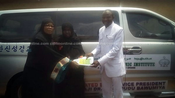 bawumia-donates-vehicle-to-hajia-mariam-islamic-institute-1