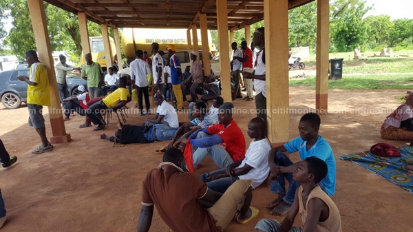 npp-youth-clash-with-police-in-savelugu-over-mce-authority-2