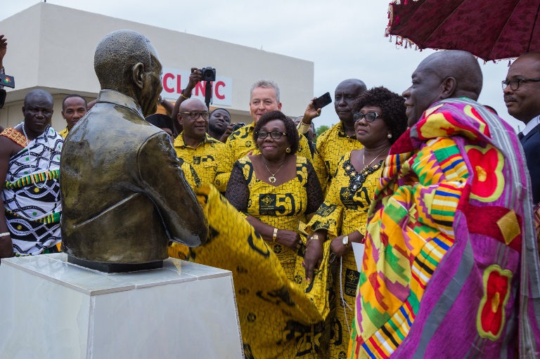 mrs-francisca-aba-addison-2nd-from-right-unveiling-the-statue-of-her-late-husband-dr-justice-addison