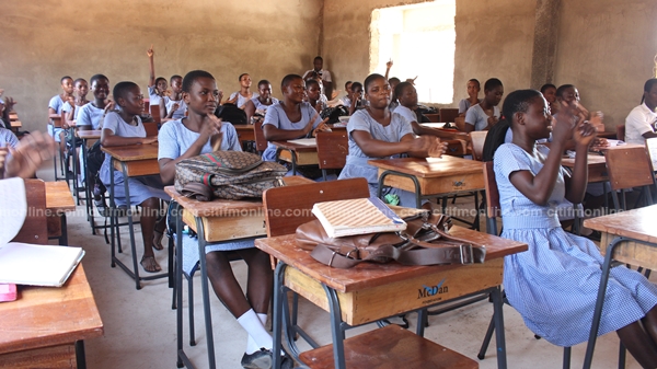 mcdan-donates-desks-to-la-presby-12