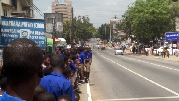 pupils-awaiting-outtara-procession-21