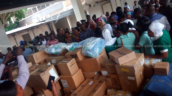 samira-bawumia-donates-supplies-to-tamale-teaching-hospital-3
