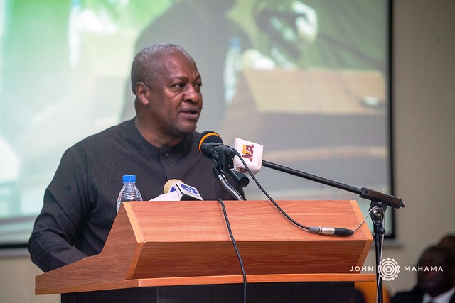 john-mahama-giving-lecture-in-nigeria-2