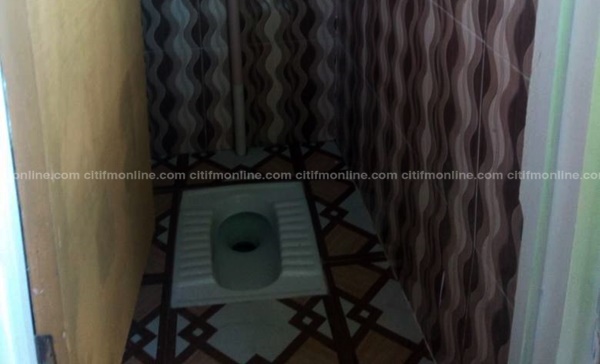 Ngleshi Amanfrom Senior High School new toilet (2)